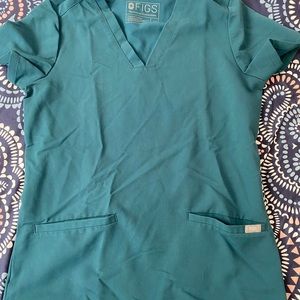 Figs scrub top